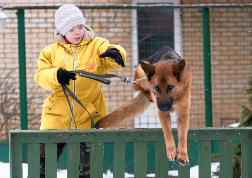“Sol para mejor amigo”: cómo se ayudan perros y jóvenes con síndrome de Down