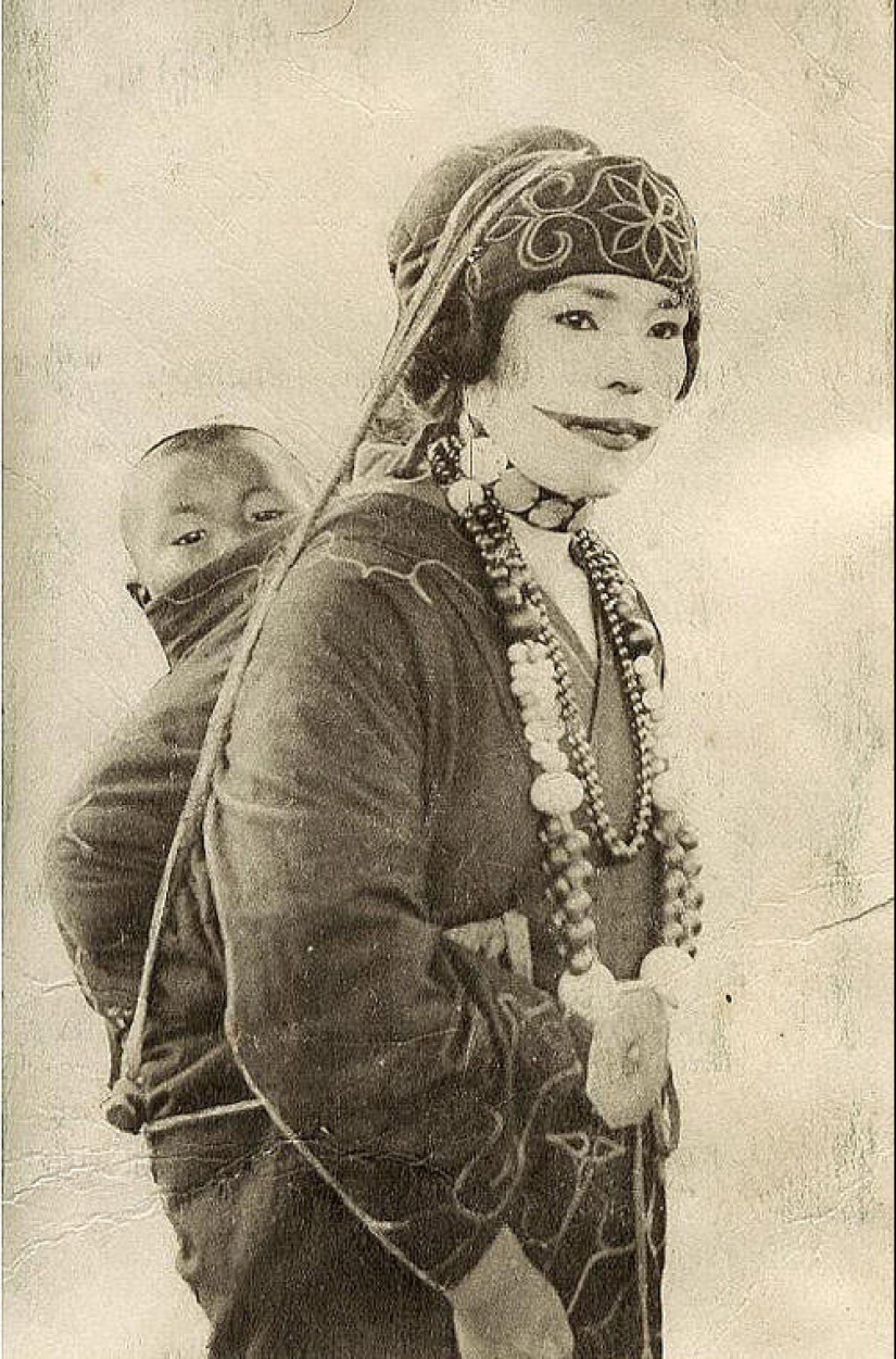 Sonrisas de las mujeres Ainu