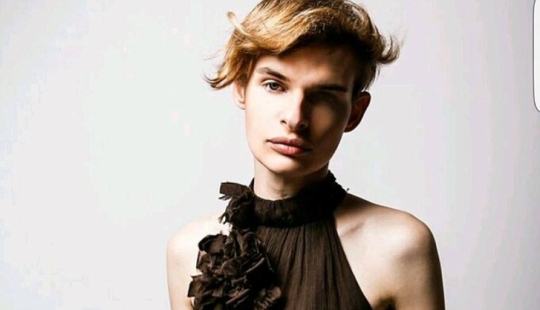 Sophia Young: una amiga entre extraños, una extraña entre amigos Sophia Young: una amiga entre extraños, una extraña entre amigos