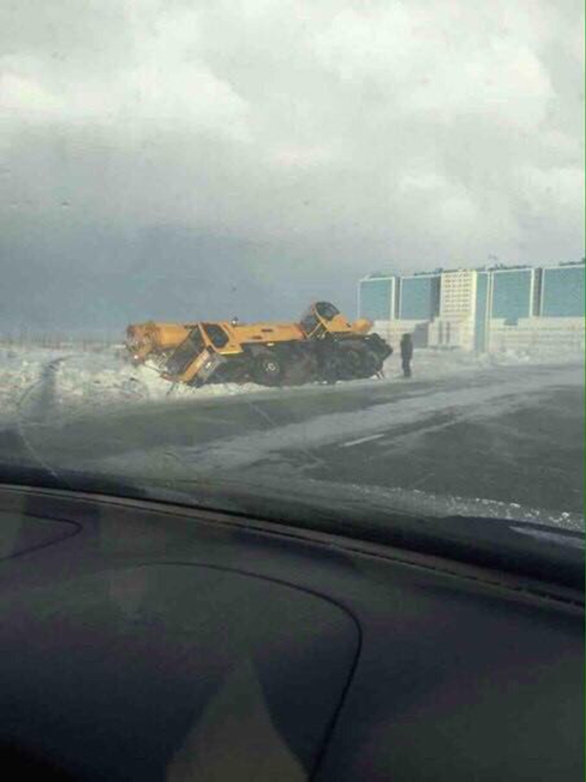 Spring in Norilsk: roofs blow off houses, people are evacuated