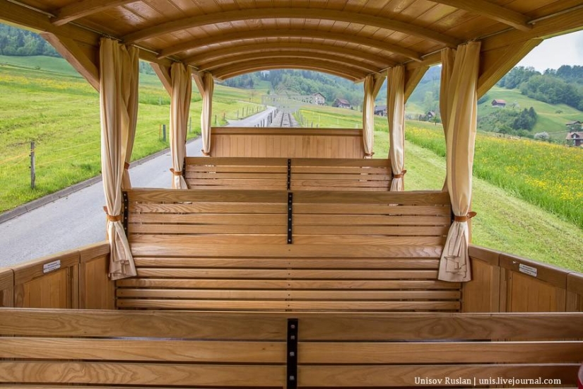 Stanserhorn Cabrio - two-story cable car cabin
