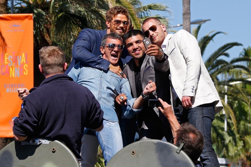Stars take selfies in Cannes