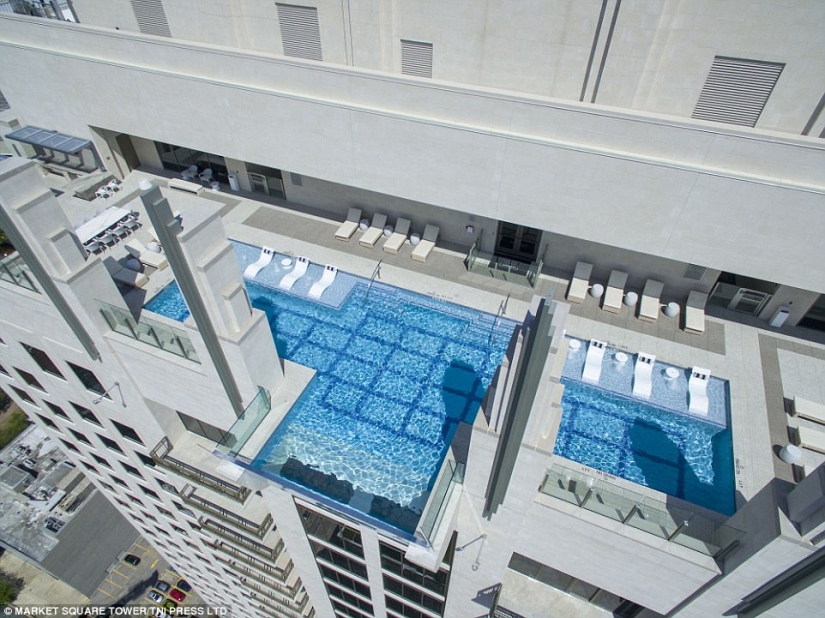 Step into the void: a swimming pool with a transparent bottom at a height of 150 meters