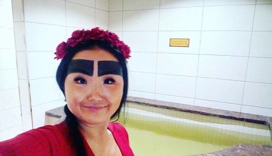 Stop the earth, I'll go! 20+ pictures of people with incredibly weird eyebrows
