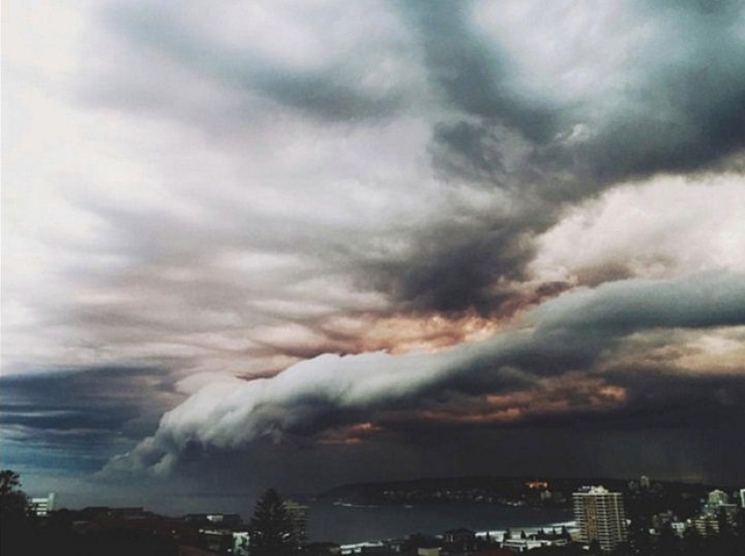 Strange tsunami cloud over Sydney