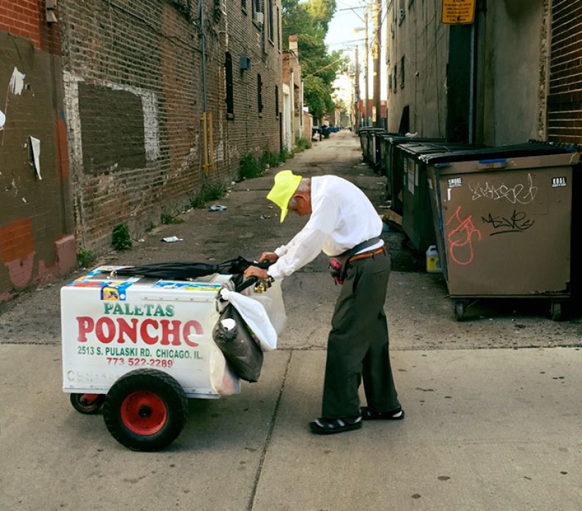 Strangers have raised more than $250,000 for an 89-year-old ice cream vendor