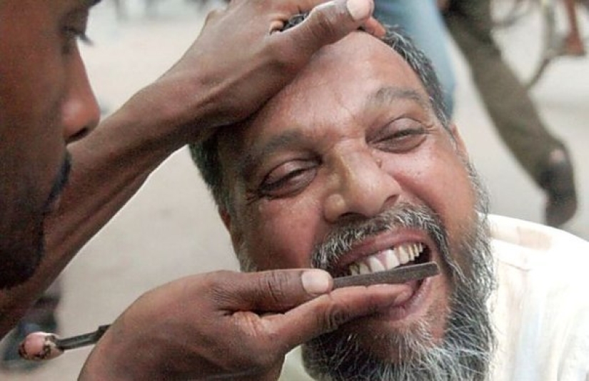 Street dentists in India: service for the brave and not squeamish