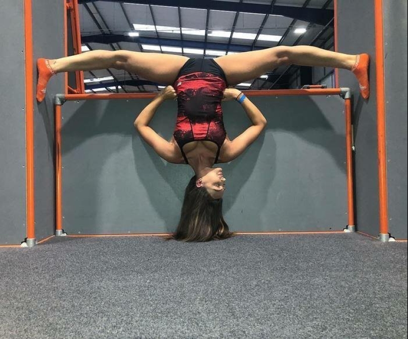 Stretching Goddesses: 18 girls who can do amazing things