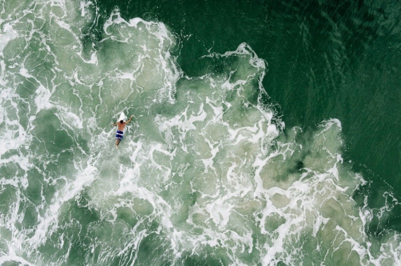 Stunning bird&#39;s eye view of Earth