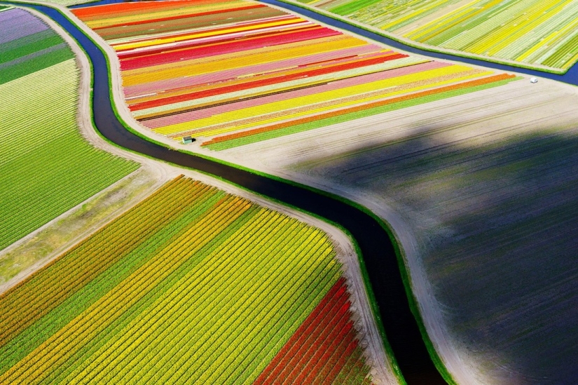 Stunning bird&#39;s eye view of Earth