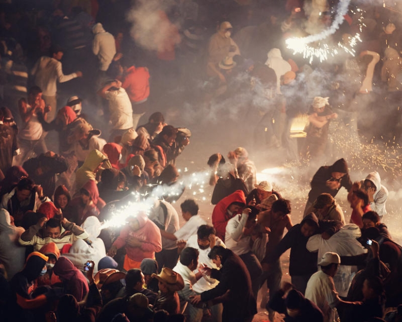 Stunning pyrotechnics - Mexicans anneal at the fireworks festival