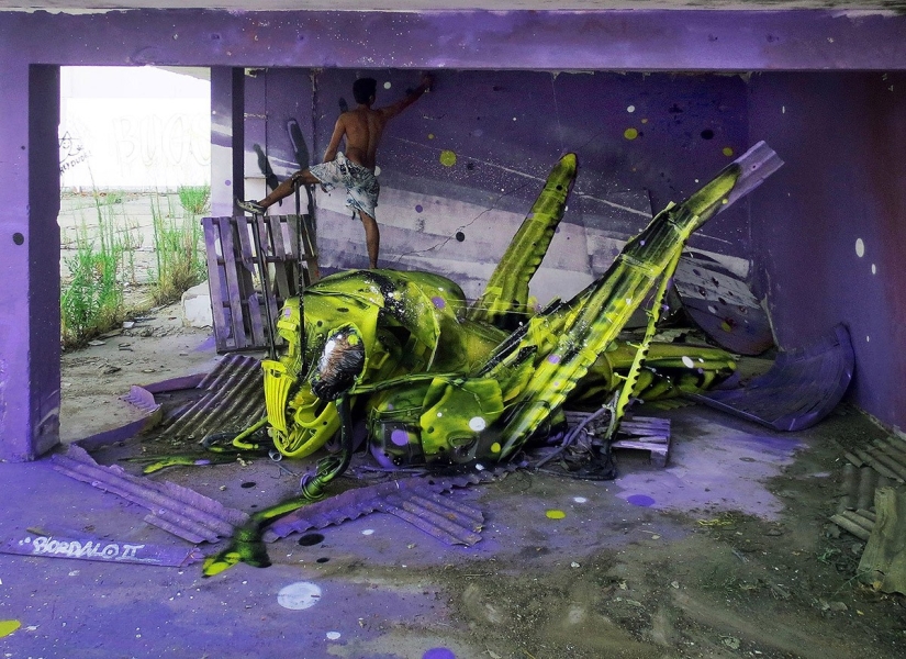 Stunning street art in the form of animals made entirely from rubbish