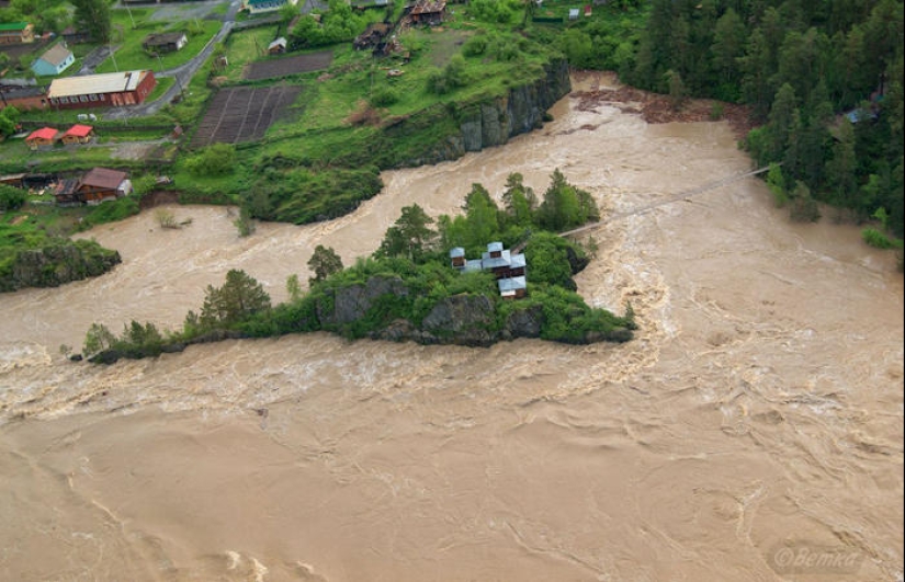 Summer in Altai began with a terrible flood