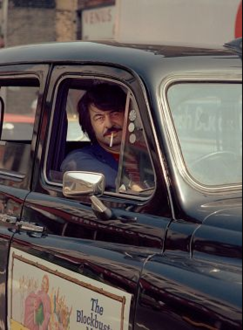 Summer traffic: photos of drivers in traffic jams on London roads of the 80s