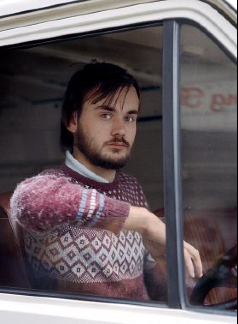 Summer traffic: photos of drivers in traffic jams on London roads of the 80s