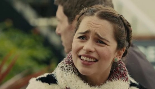 'Sus cejas viven sus propias vidas': los fanáticos se ríen de las expresivas expresiones faciales de Emilia Clarke en una nueva entrevista