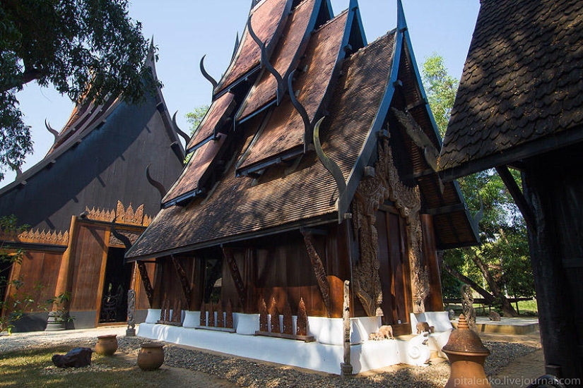 Templo de la Muerte. La casa negra de Baan Si Dum. norte de tailandia