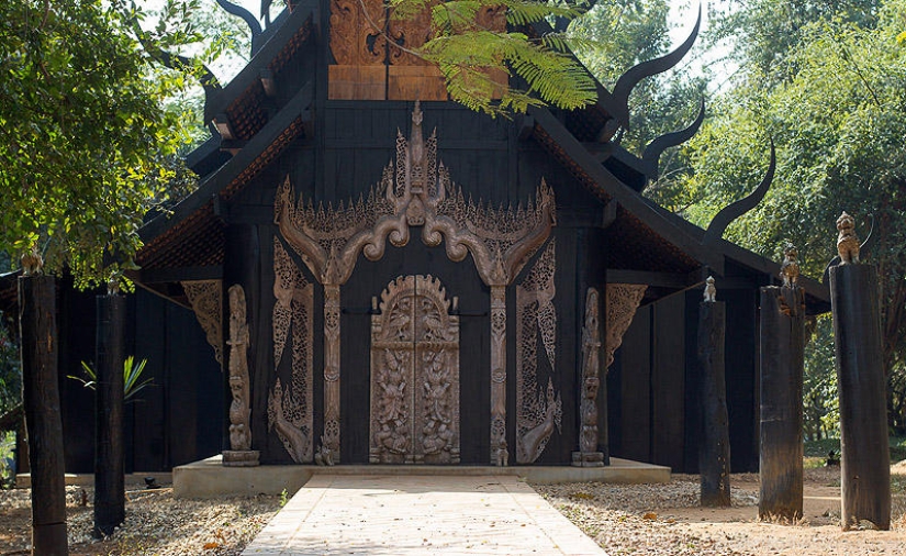 Templo de la Muerte. La casa negra de Baan Si Dum. norte de tailandia