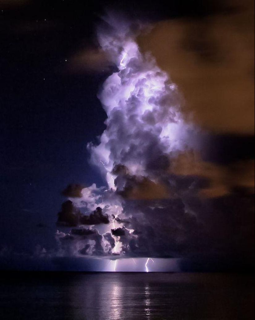 Terrifying beauty of thunderclouds