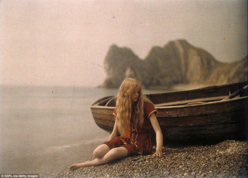 The 100-year-old photo shoot is the oldest of all surviving color photographs