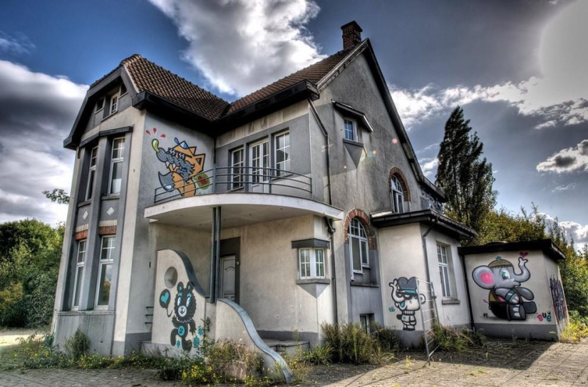 The abandoned village of Doel and its amazing street art