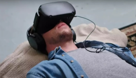 The artist created a "death simulator" immersing in the afterlife