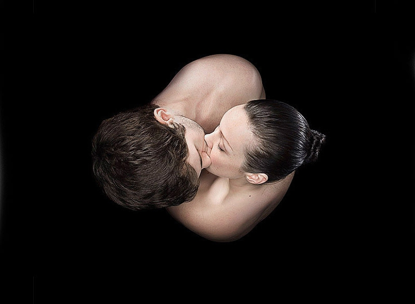 The beauty of a kiss in the photo series of the British photographer Andy Barter
