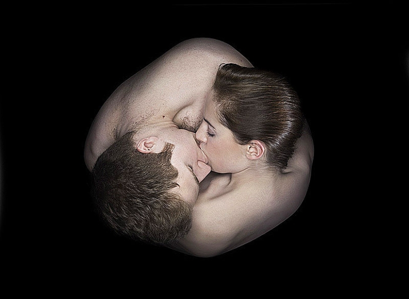 The beauty of a kiss in the photo series of the British photographer Andy Barter