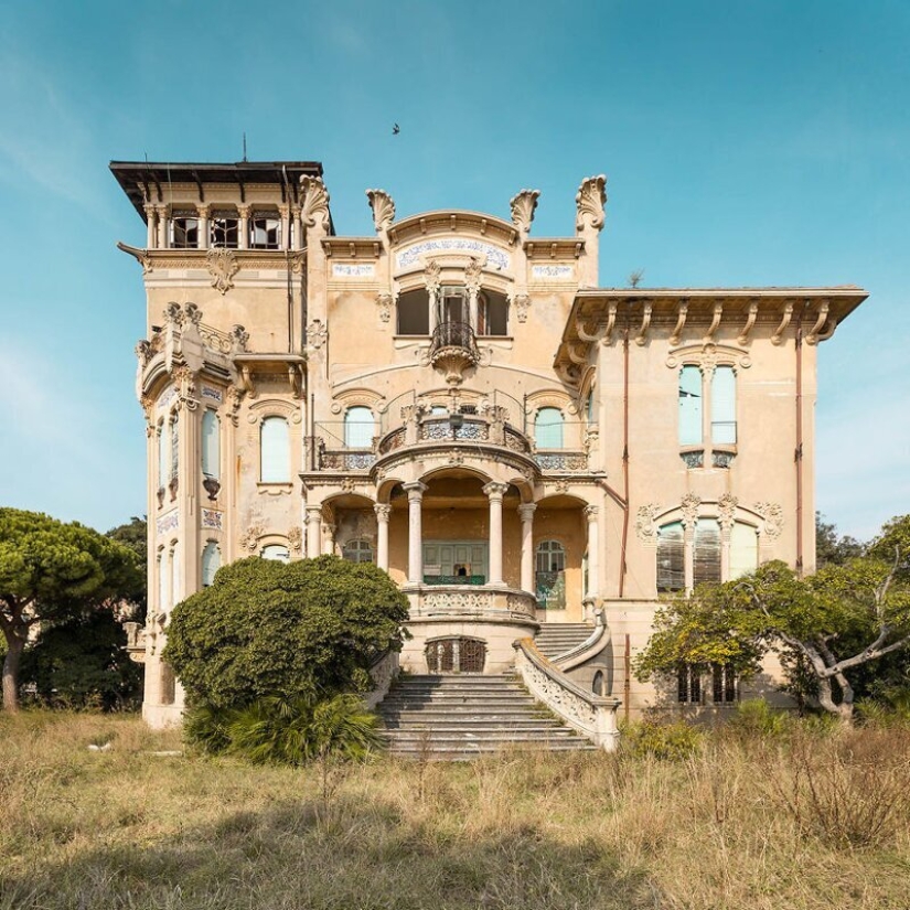 The beauty of abandoned castles in the lens Jahz Design