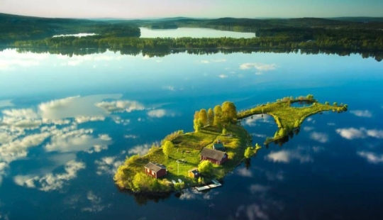 The beauty of the four seasons on the small Finnish island of Long Stone