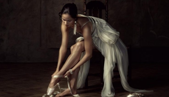The beauty of the human body in the photographs of Erwin Olaf