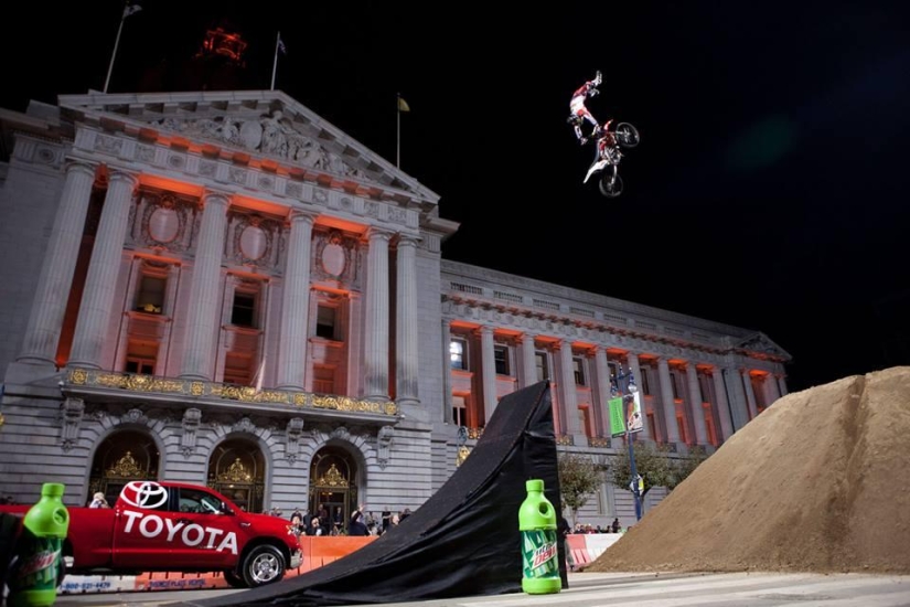 The best photos from the finals of the extreme sports Dew Tour-2013
