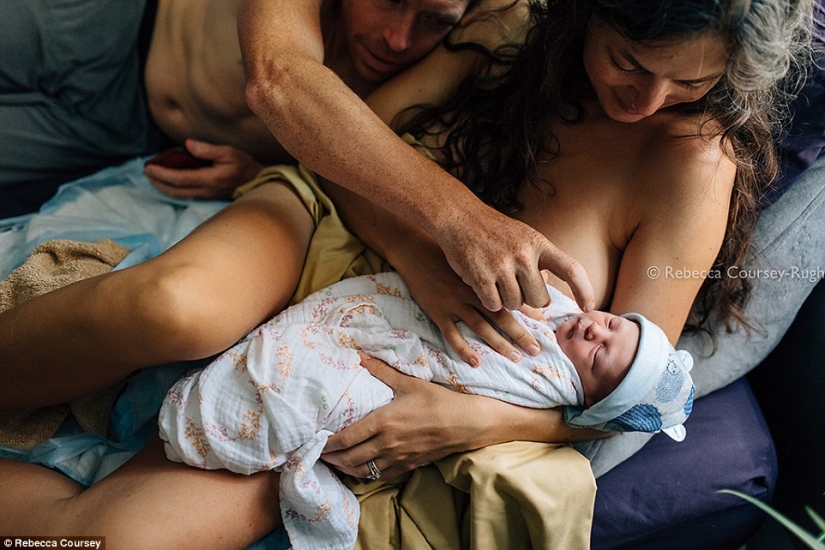 The best works of the winners of the contest of photographers taking pictures of childbirth