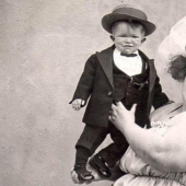 The biggest woman and the smallest man - the story of one photograph