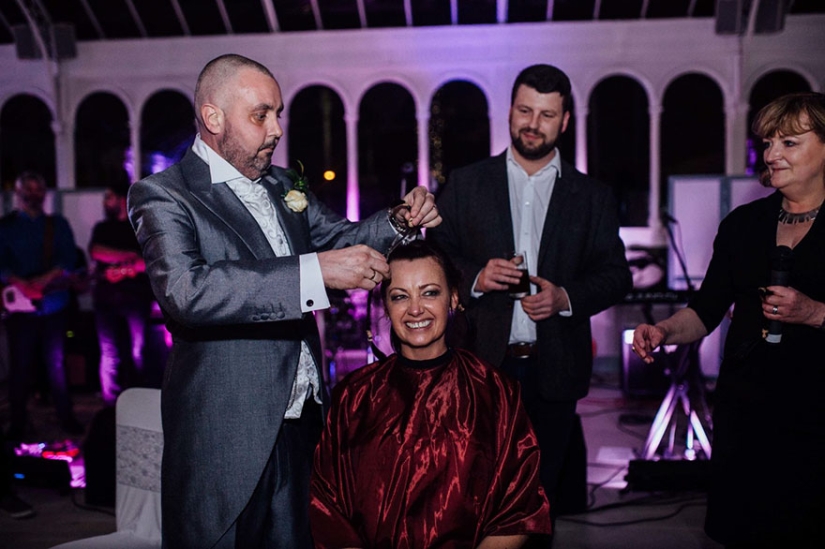 The bride shaved her head during the wedding to support the terminally ill groom
