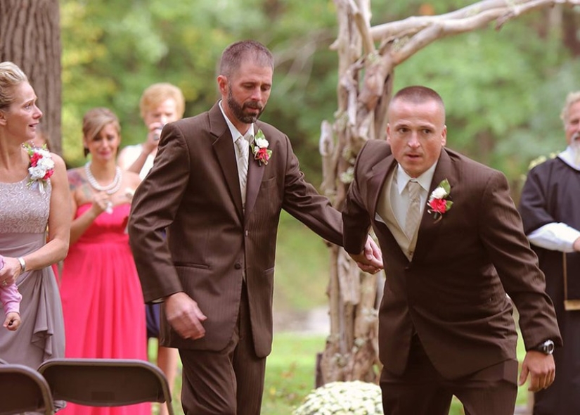 The bride&#39;s father stopped the wedding to walk his daughter down the aisle with her stepfather