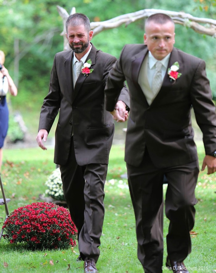 The bride&#39;s father stopped the wedding to walk his daughter down the aisle with her stepfather