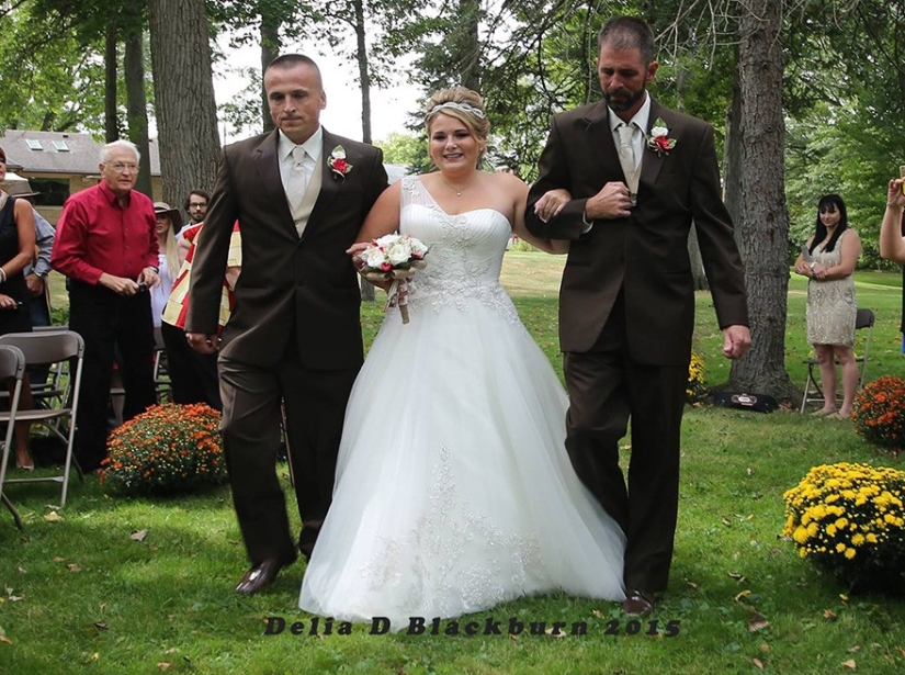 The bride&#39;s father stopped the wedding to walk his daughter down the aisle with her stepfather
