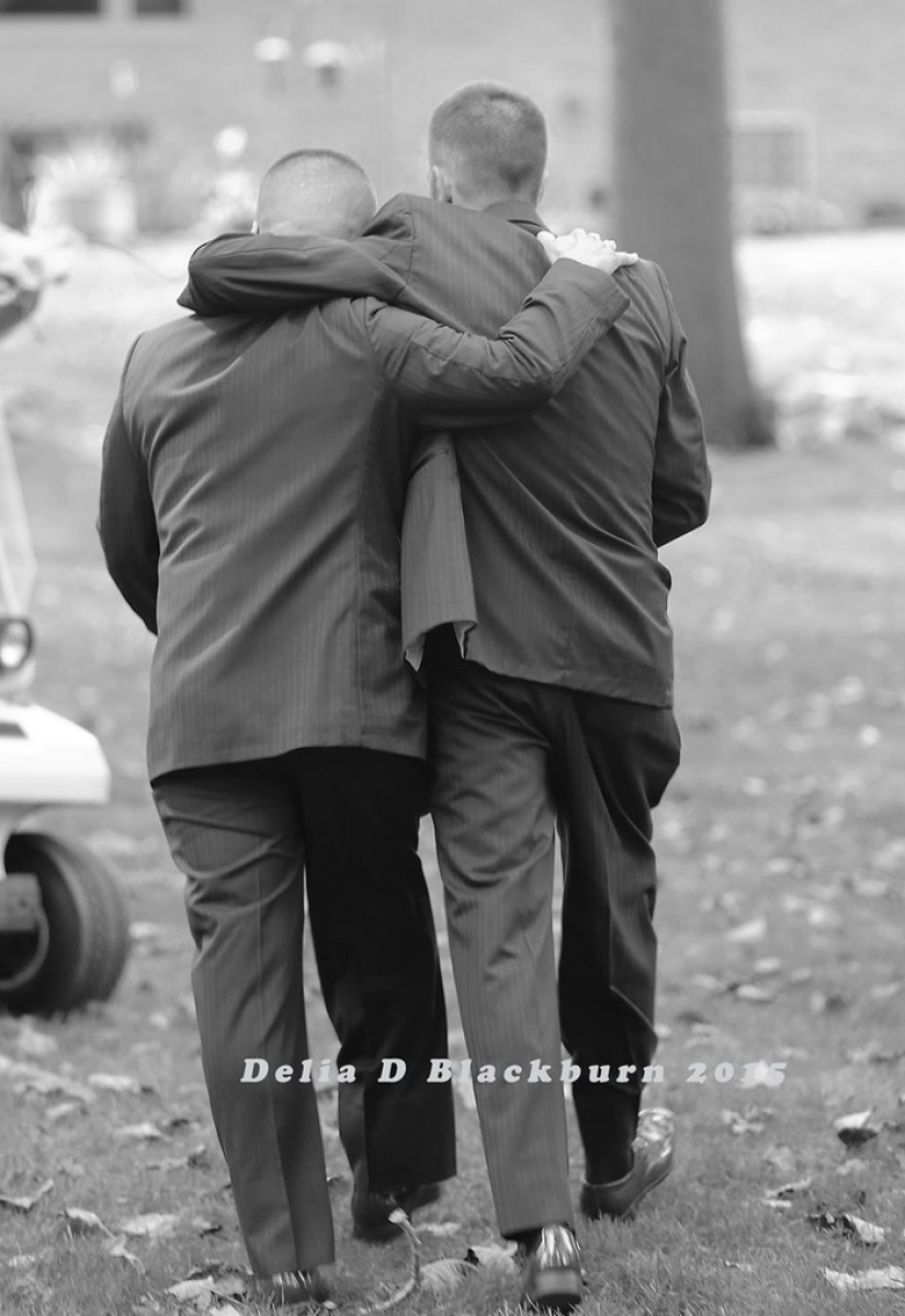 The bride&#39;s father stopped the wedding to walk his daughter down the aisle with her stepfather