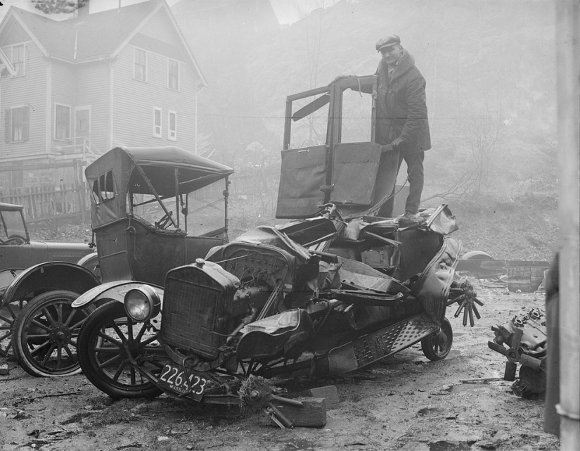 The brightest shots of car accidents of the last century
