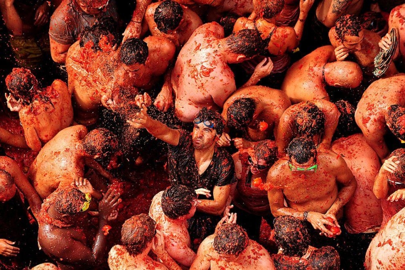 The brightest shots of the Tomatina festival