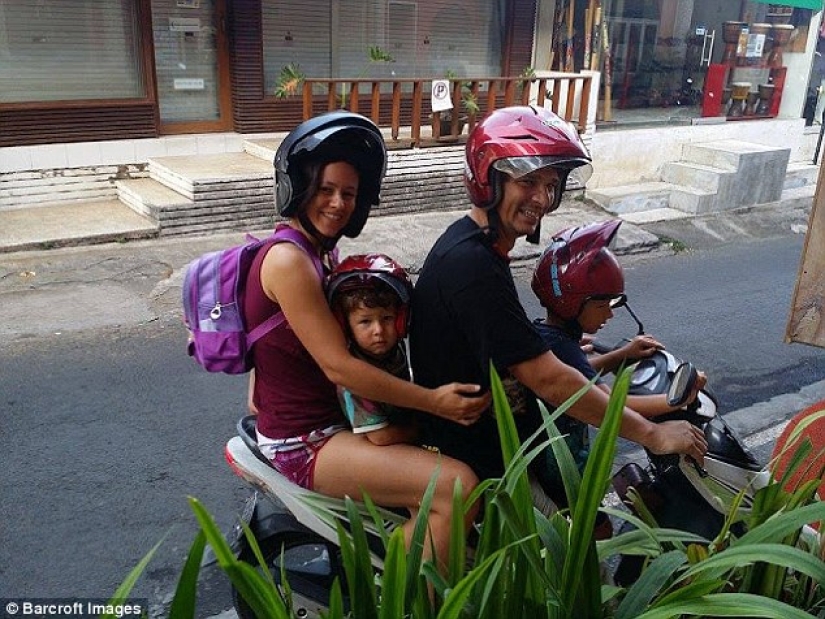 The British family decided not to send their children to school, but to travel around the world with them