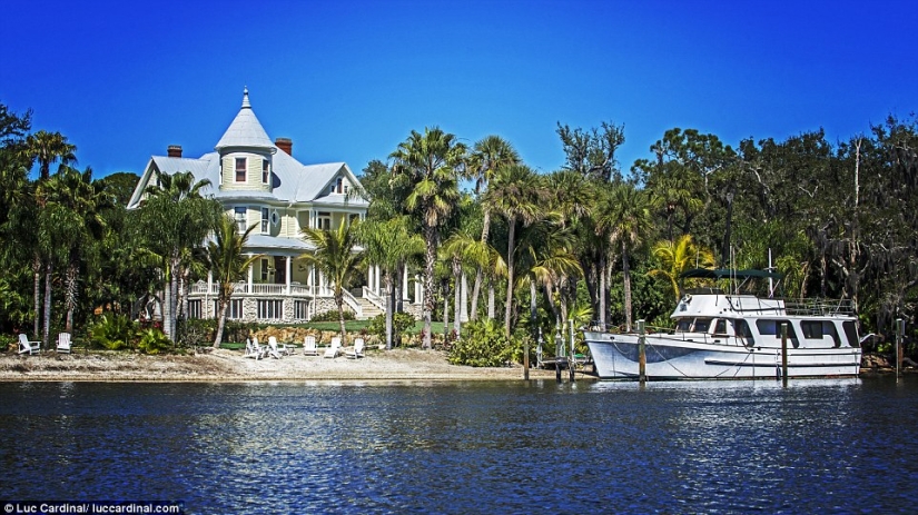 The couple bought an abandoned mansion for one dollar, and now it costs $ 2.4 million