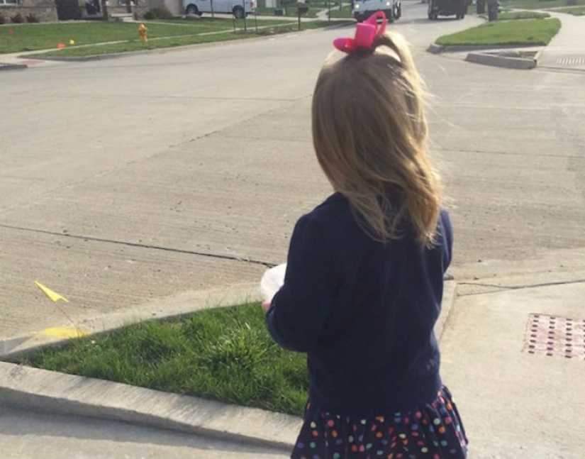 The dream of a 3-year—old girl came true - on her birthday she met a garbage man