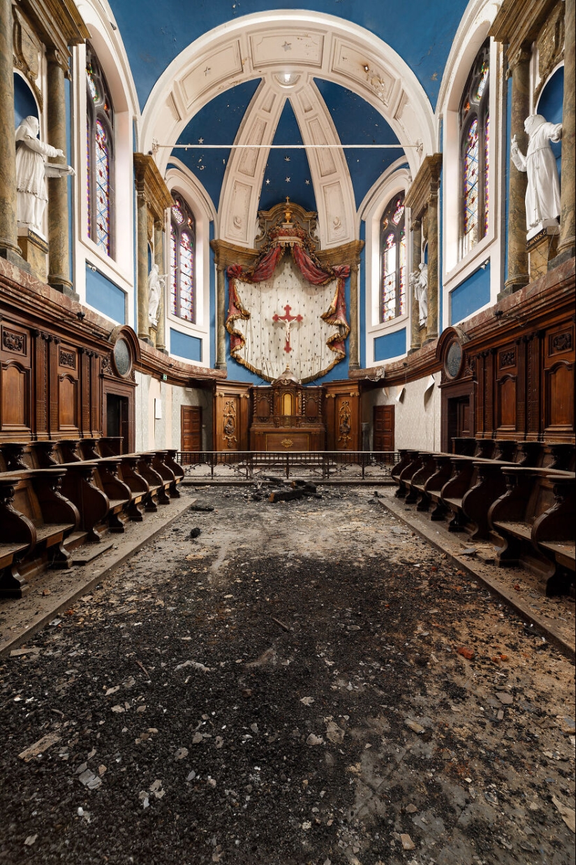 “The Echo Of The Forgotten Sacred”: I Explored The Most Beautiful Abandoned Religious Places
