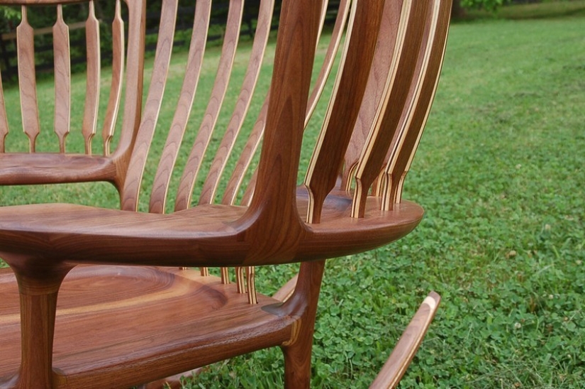 The father created a triple rocking chair to read fairy tales to his children