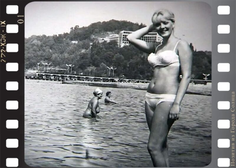 The first beauties of Soviet cinema in swimsuits on vacation