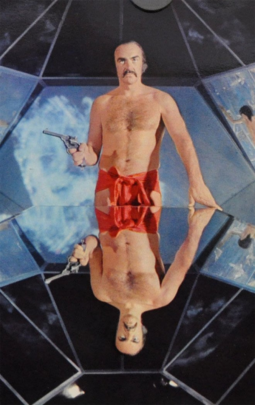 The iconic image of cosplay: Sean Connery in "men's bikini"