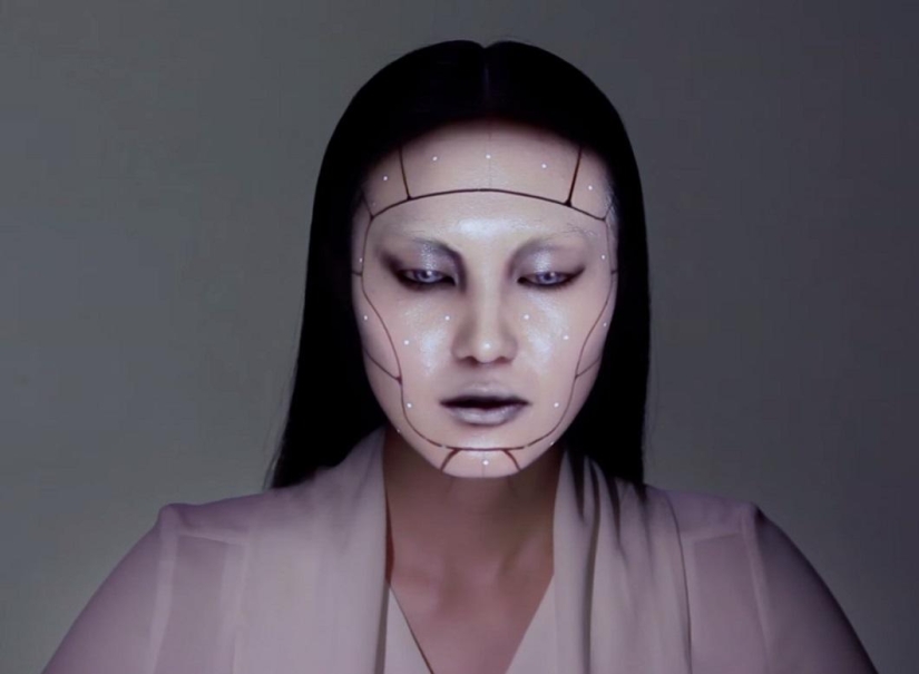 The Japanese invented &quot;electronic makeup&quot;