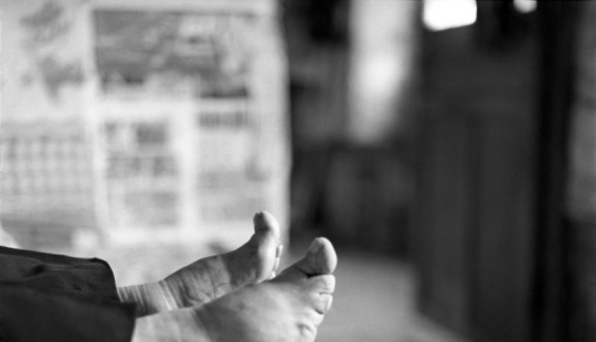 The last living Chinese women with lotus feet